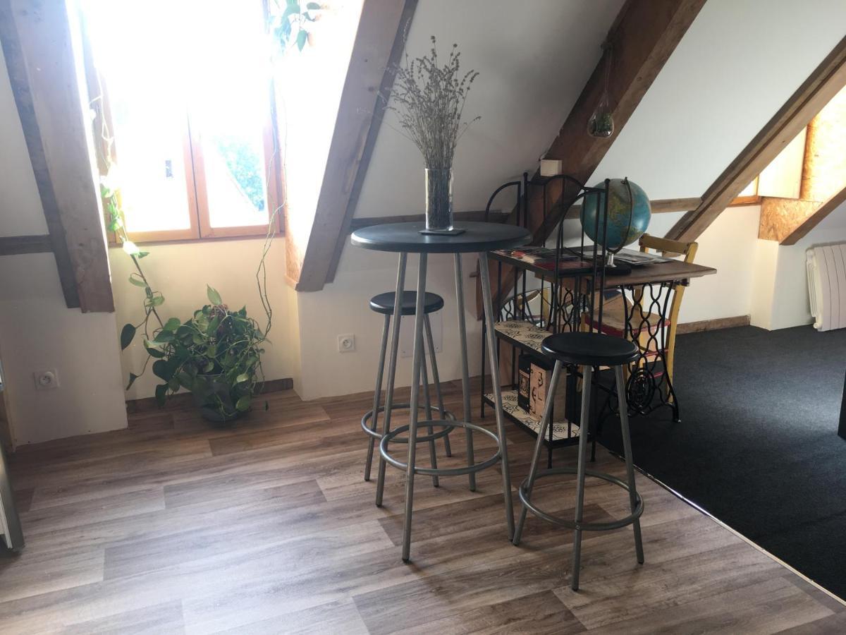 Chez Fred Avec Vue Sur Le Chateau Angles-sur-lʼAnglin Exterior foto